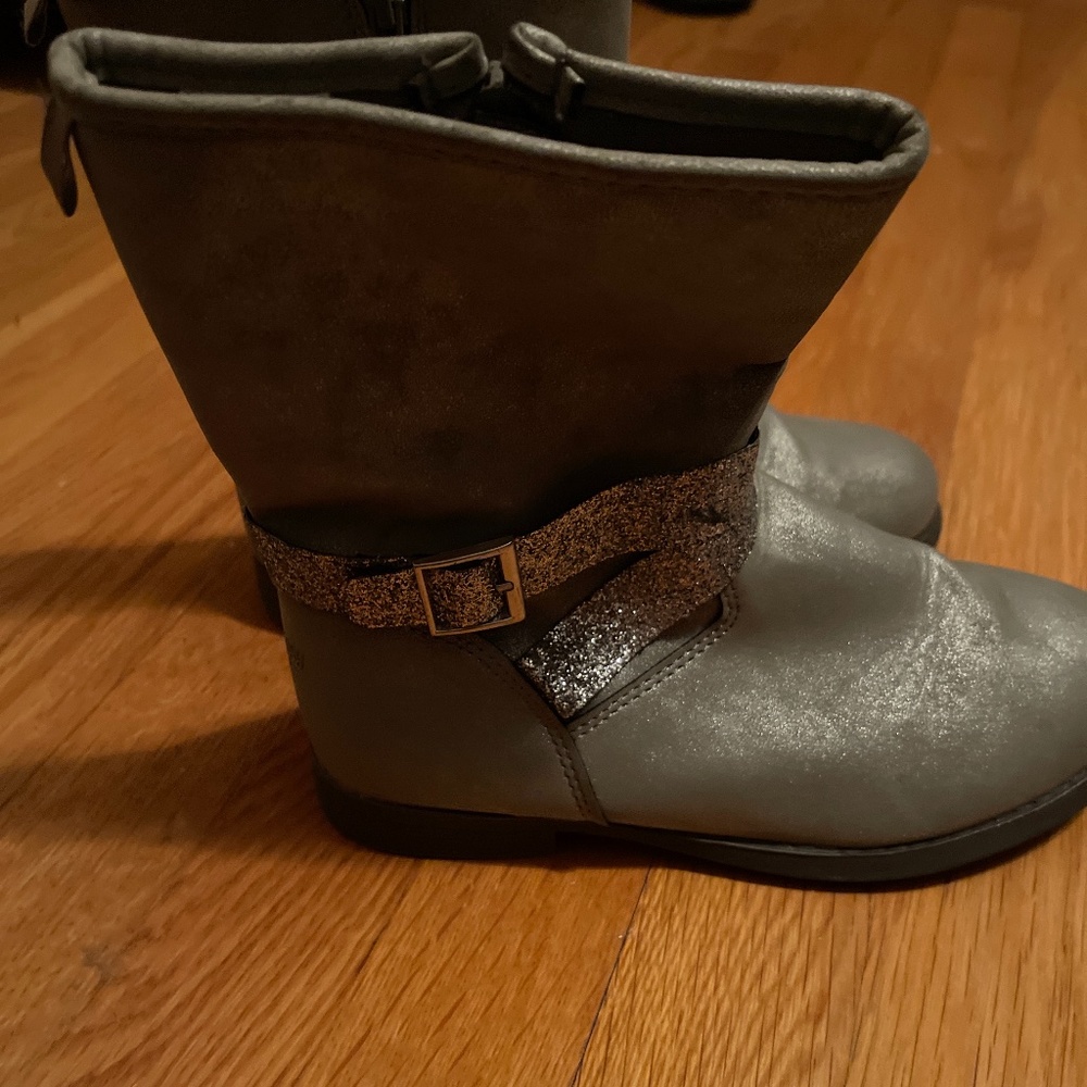 Girls’ boots